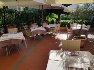 A restaurant or other place to eat at Hotel Da Graziano