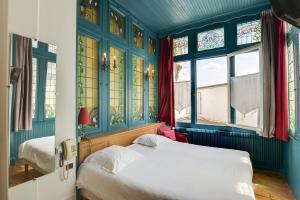 Postel nebo postele na pokoji v ubytování Brit Hotel Notre Dame