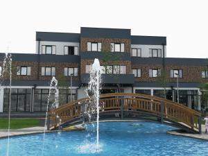 Bazén v ubytování Hotel Ub Business & Wellness nebo v jeho okolí