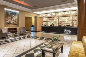 a lobby of a hotel with a salon at Elba Madrid Alcalá in Madrid