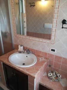 La Brigata Apartments Orange House tesisinde bir banyo