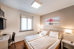 Rúm í herbergi á Albergo Ristorante Svizzero