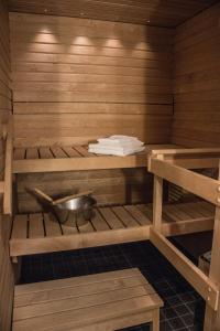 a sauna with a bowl and a bowl at Vierumäki Chalets 4414 in Vierumäki