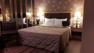 Postel nebo postele na pokoji v ubytování Monalisa Hotel