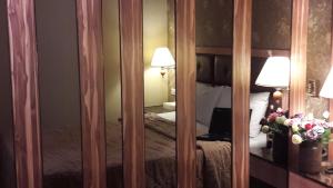 Postel nebo postele na pokoji v ubytování Monalisa Hotel