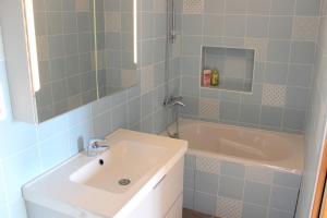 Koupelna v ubytování La Bénetière + 11 fotografií