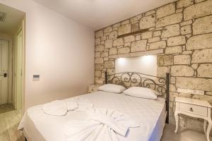 Postel nebo postele na pokoji v ubytování Bademli Konak Otel