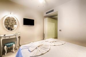 Postel nebo postele na pokoji v ubytování Bademli Konak Otel