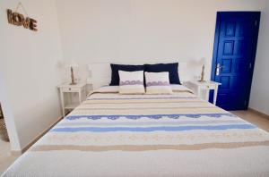 A bed or beds in a room at Sailor Lovers - Jacuzzi Fuerteventura