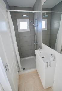 A bathroom at Sailor Lovers - Jacuzzi Fuerteventura