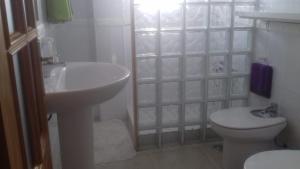 Koupelna v ubytování B&B Nerja