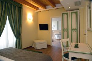 TV a/nebo společenská místnost v ubytování Hotel Borgo Antico