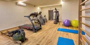 Spordikeskus ja/või sportimisvõimalused majutusasutuses Hotel The Cube