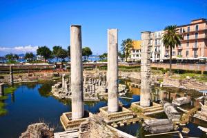 vista sulle rovine della città antica di Scudieri House a Pozzuoli