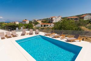 Baseinas apgyvendinimo įstaigoje Luxury Villa Magico arba netoliese
