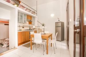 Kuchyň nebo kuchyňský kout v ubytování Lido Apartment + 16 fotografií