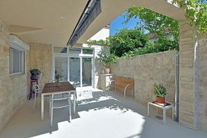 Rõdu või terrass majutusasutuses Pupi's Heritage