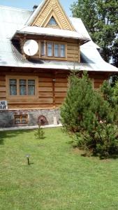 ザコパネにあるZakopane góralski domekの木造家屋