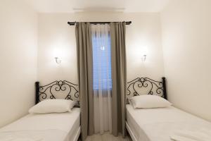 Postel nebo postele na pokoji v ubytování Bademli Konak Otel