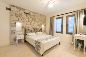 Postel nebo postele na pokoji v ubytování Bademli Konak Otel