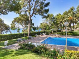 Bazén v ubytování Cala Dorada Rentalmar nebo v jeho okolí