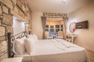 Postel nebo postele na pokoji v ubytování Bademli Konak Otel
