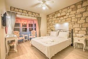 Postel nebo postele na pokoji v ubytování Bademli Konak Otel
