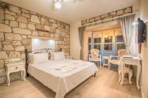 Postel nebo postele na pokoji v ubytování Bademli Konak Otel