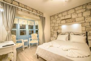 Postel nebo postele na pokoji v ubytování Bademli Konak Otel