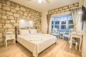 Postel nebo postele na pokoji v ubytování Bademli Konak Otel