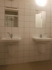 Koupelna v ubytování Chatky Skalní mlýn Adršpach