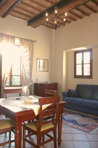 a living room with a table and a blue couch at Residenza Porta Guelfa in Bevagna