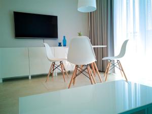 Televízia a/alebo spoločenská miestnosť v ubytovaní Sea Cliff Apartment Rewal