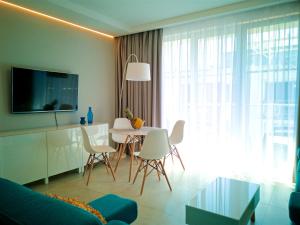 Televízia a/alebo spoločenská miestnosť v ubytovaní Sea Cliff Apartment Rewal