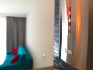 Televízia a/alebo spoločenská miestnosť v ubytovaní Sea Cliff Apartment Rewal