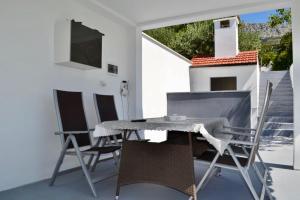 TV a/nebo společenská místnost v ubytování 4 apartmens private pool 20people max