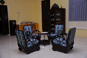 a group of chairs and a table in a room at Rumah Eyang Guest House in Banyuwangi