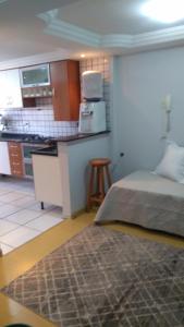 a room with a kitchen and a bed in a room at Cantinho da Paz in Brasília