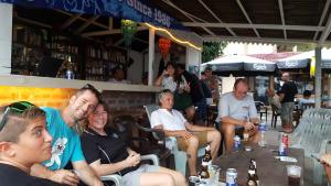 eine Gruppe von Personen, die in einem Restaurant sitzen in der Unterkunft Tioman Dive Resort in Tioman Island