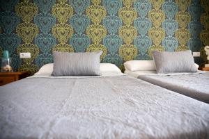 Łóżko lub łóżka w pokoju w obiekcie Hotel Salambina