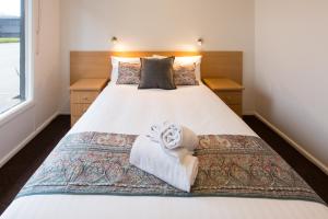Ένα ή περισσότερα κρεβάτια σε δωμάτιο στο Fox on the Run - Motel Kilmore