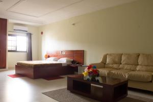 Posezení v ubytování Hôtel Mirambeau
