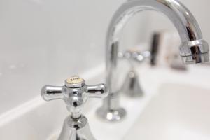 a bathroom sink with a silver faucet at Fox on the Run - Motel Kilmore in Kilmore