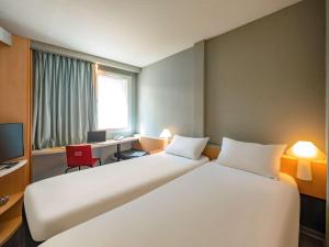 A bed or beds in a room at ibis Saint Rambert d'Albon