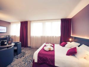 Postel nebo postele na pokoji v ubytování Mercure Saint Lô Centre