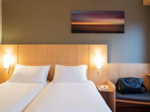 Letto o letti in una camera di ibis Rotterdam Vlaardingen