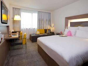 Postel nebo postele na pokoji v ubytování Novotel Leuven Centrum + 37 fotografií