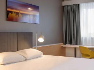 Postel nebo postele na pokoji v ubytování ibis Hotel Würzburg City