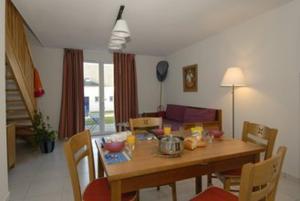 Gallery image of Cozy, colorful maisonette, just at 700 m from the beach in Morgat