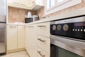 A kitchen or kitchenette at Panos Apartment Parikia